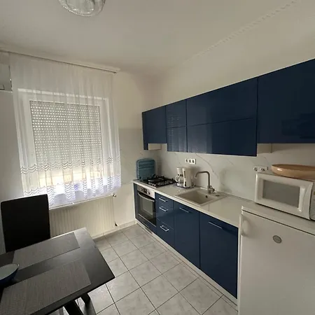 Sarga-kek Haz Homestay Vonyarcvashegy