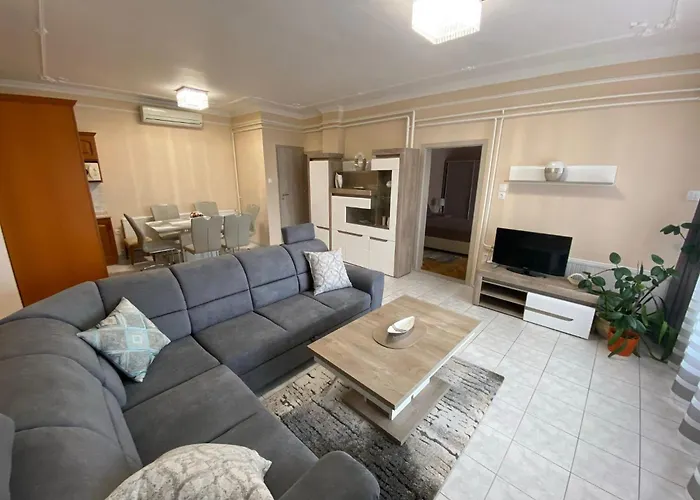 Sárga-kék Ház Homestay szállás *